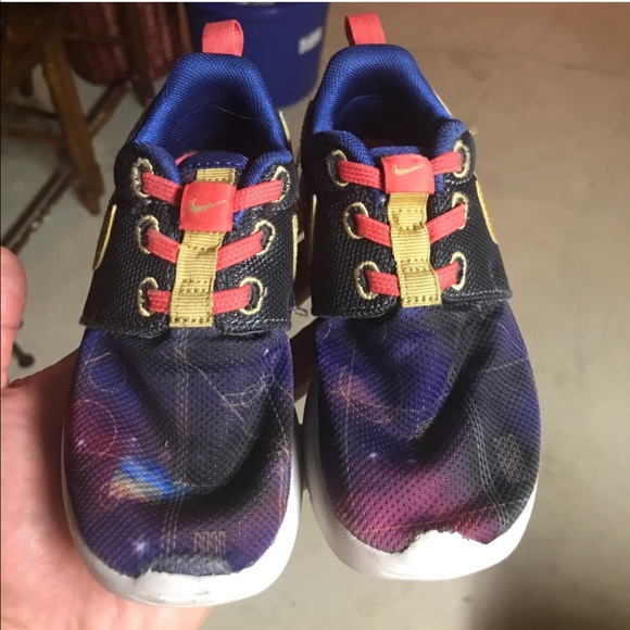 Sneakers - Picture 2 of 3